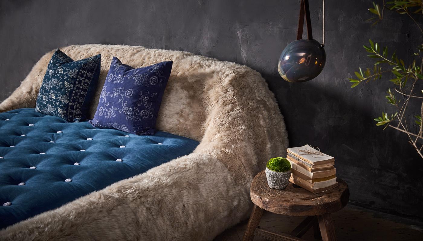 Argali bed in Yeti beige sheepskin