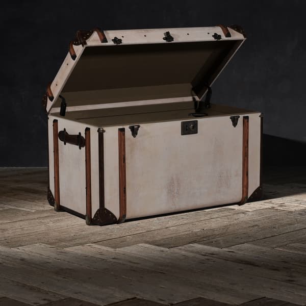 Globetrekker Trunk open top view