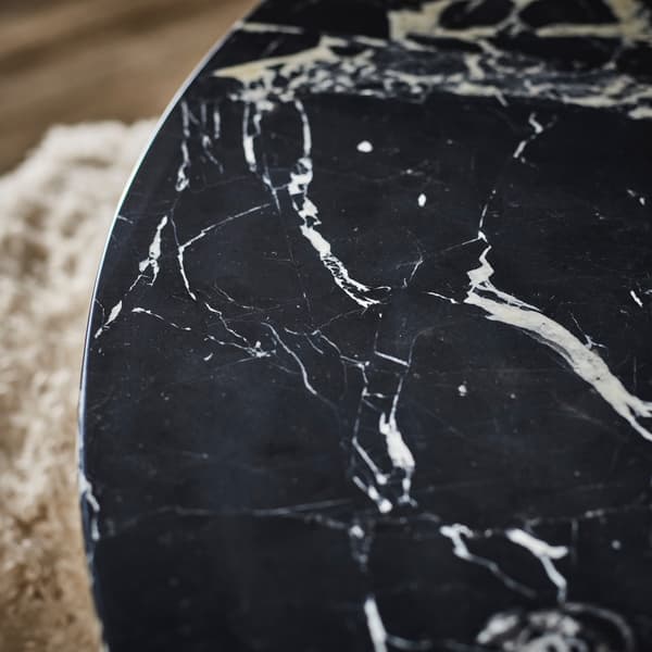 Pedestal dining table close up view of top