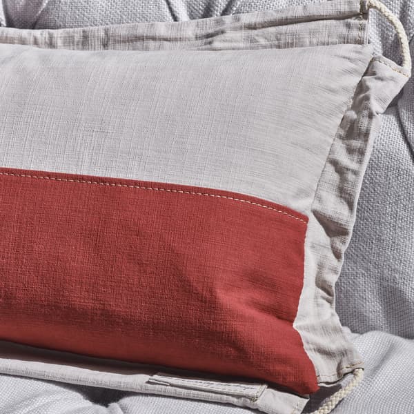 signal cushion small unif detail 2