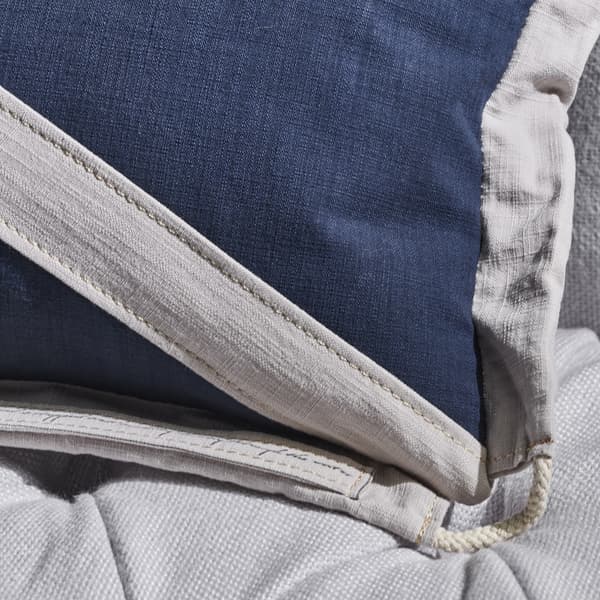 signal cushion small mike detail 2