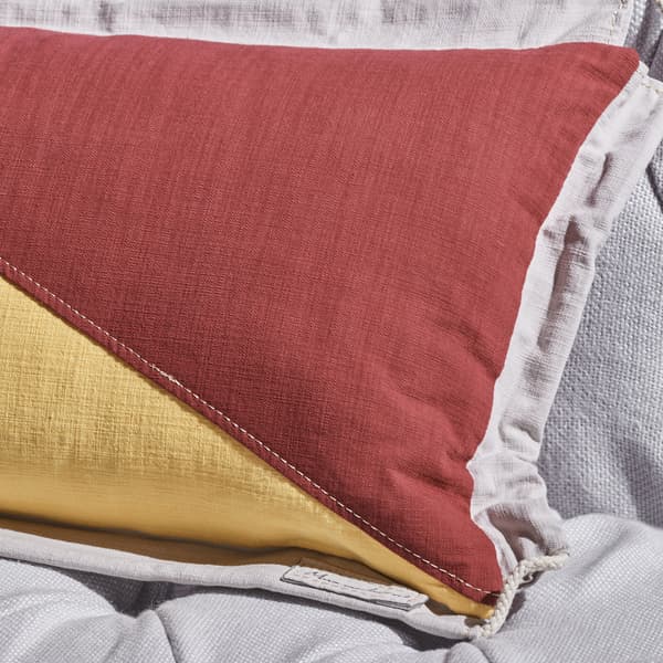 signal cushion small oscar detail 2