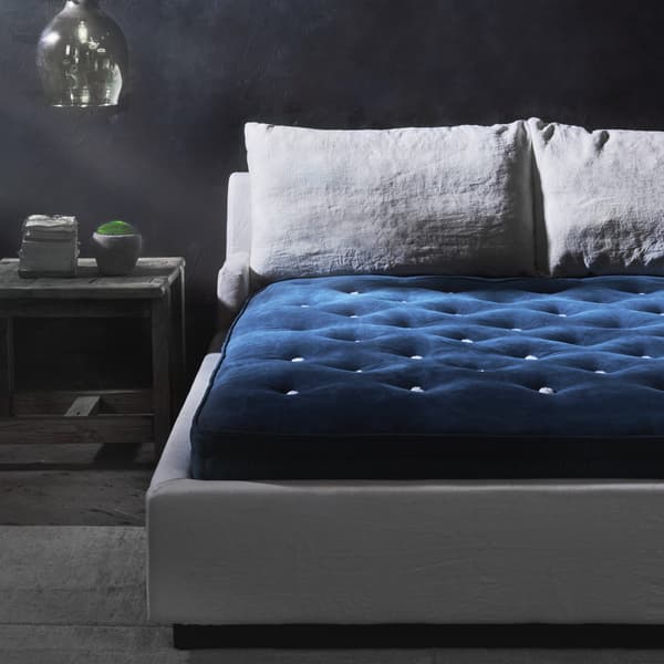 Nest Bed in Sol Linen White close up image