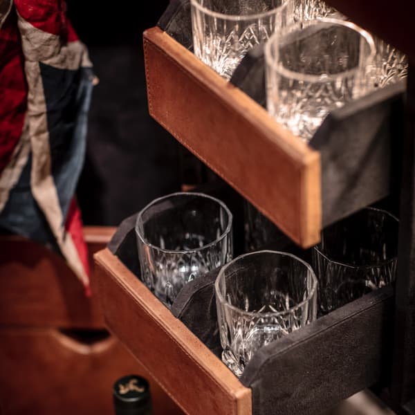 qubus bar cabinet detail 3