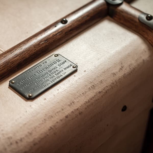 globetrekker chest detail 2