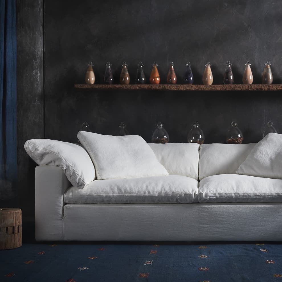 realm sofa detail 1