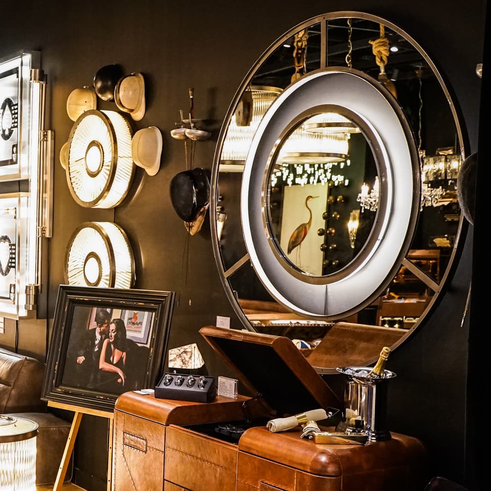 echo wall mirror detail 1